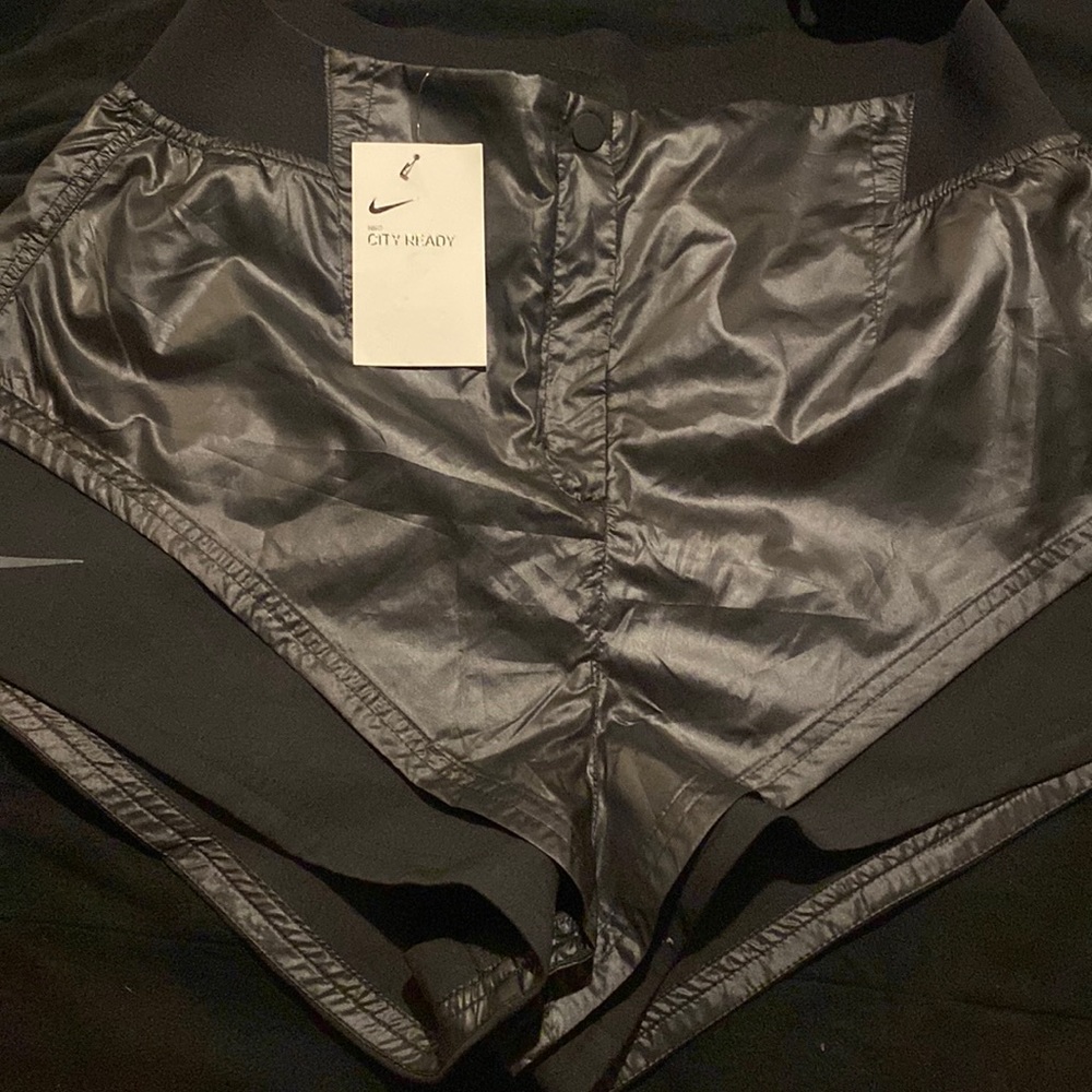 NWT Nike City Ready Shorts WMN Size L